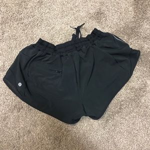 Lululemon Hotty Hot Shorts 2.5”